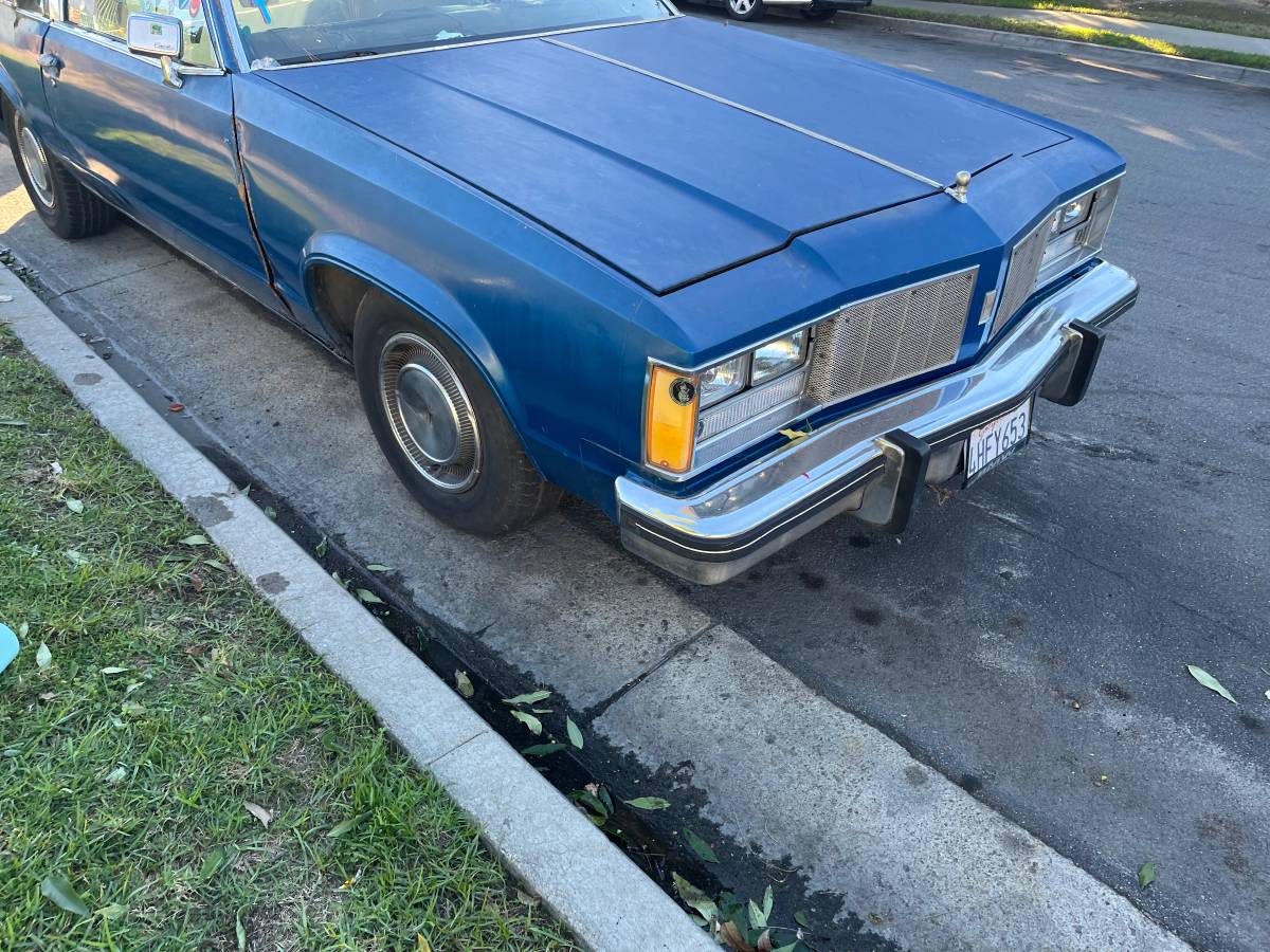 Oldmobile-royale-88-1979-blue-3