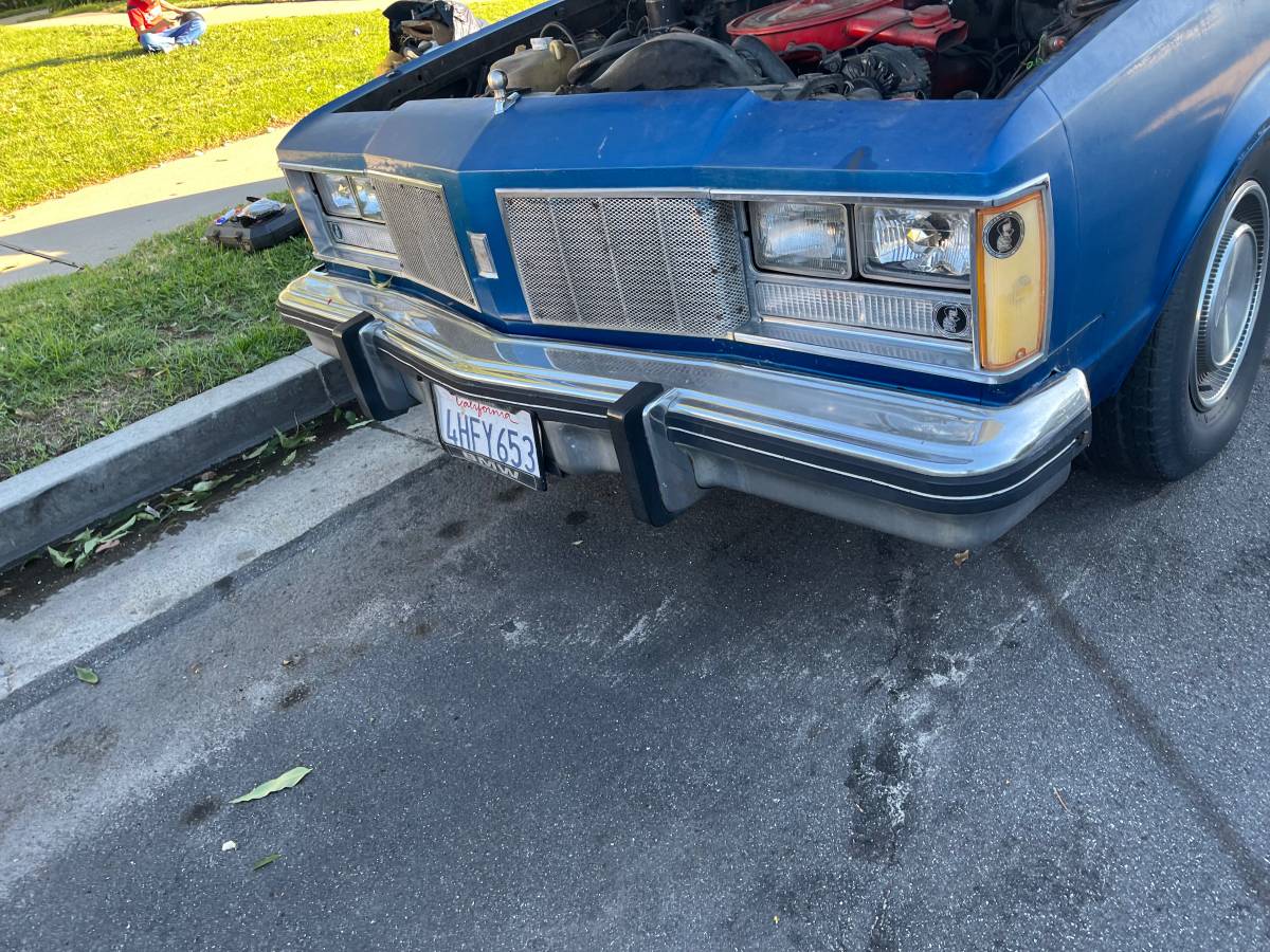 Oldmobile-royale-88-1979-blue-9