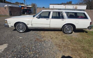 Olds-custom-cruiser-1989-white-10