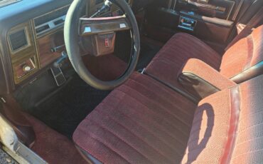 Olds-custom-cruiser-1989-white-12