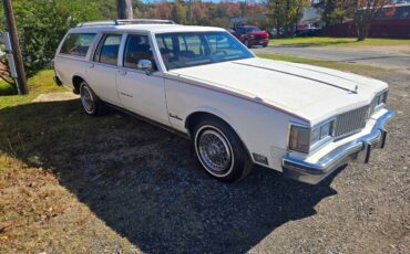 Olds-custom-cruiser-1989-white-13