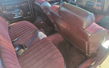 Olds-custom-cruiser-1989-white-15