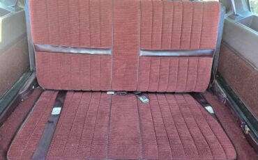 Olds-custom-cruiser-1989-white-18