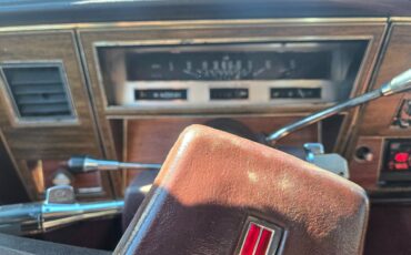 Olds-custom-cruiser-1989-white-4