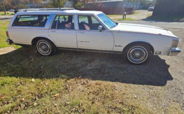 Olds-custom-cruiser-1989-white-6