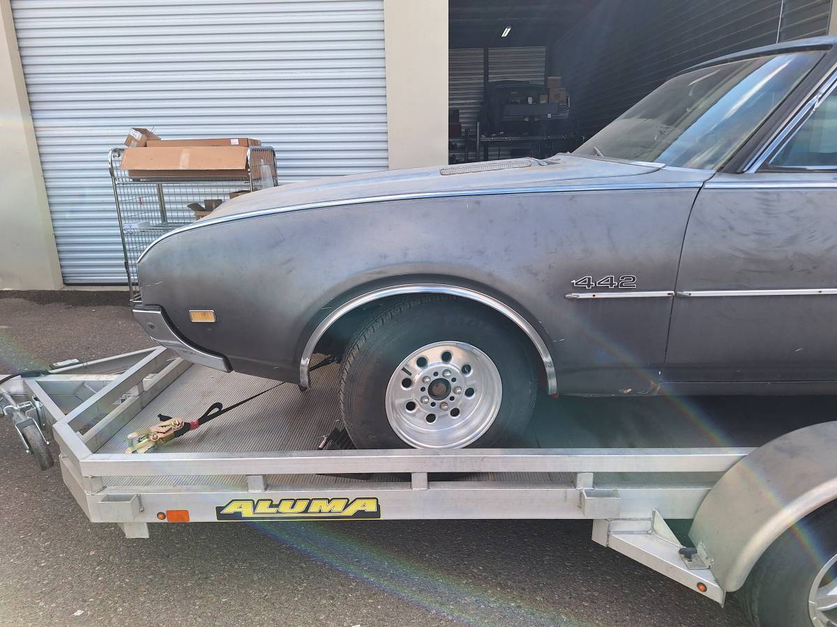 Oldsmobile-442-1968-grey-5