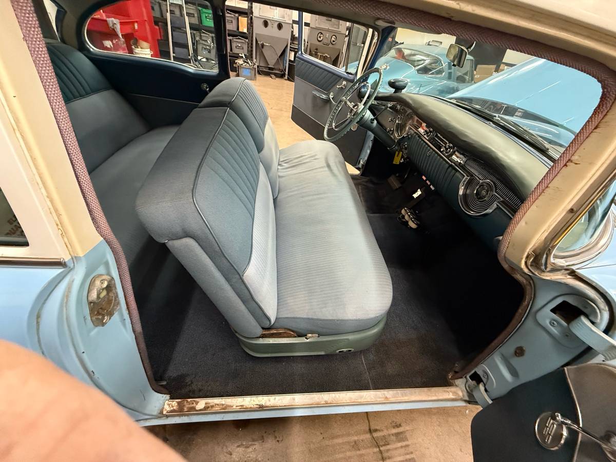 Oldsmobile-88-1955-blue-9