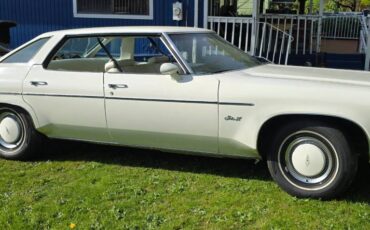 Oldsmobile-88-1976-white-1