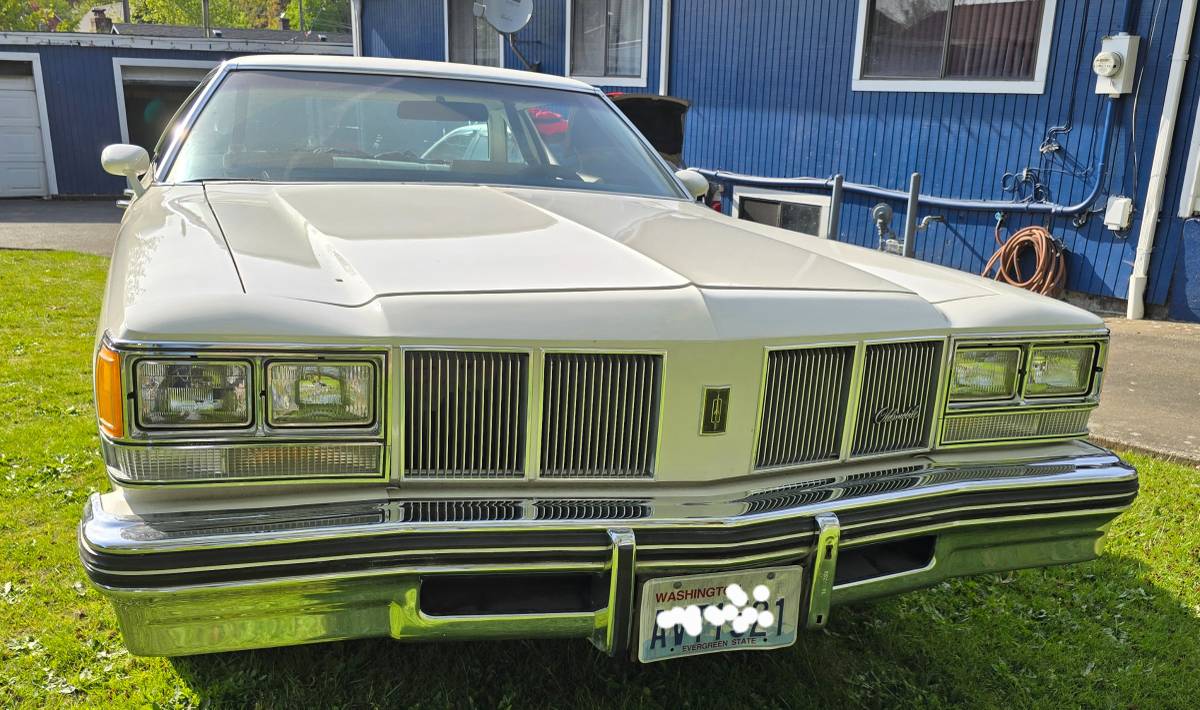 Oldsmobile-88-1976-white-5