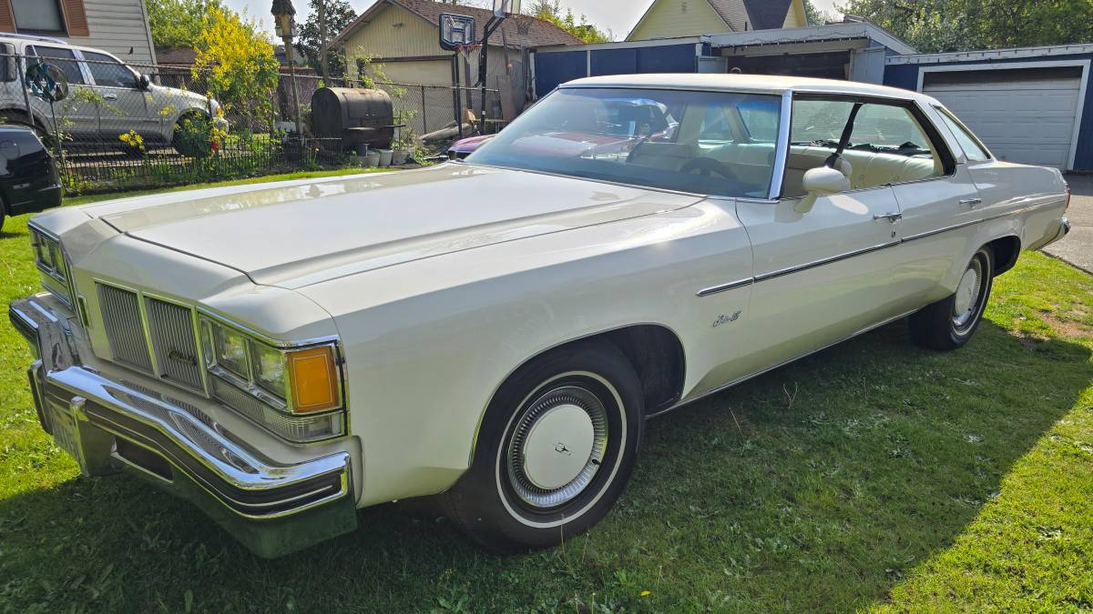 Oldsmobile-88-1976-white-6