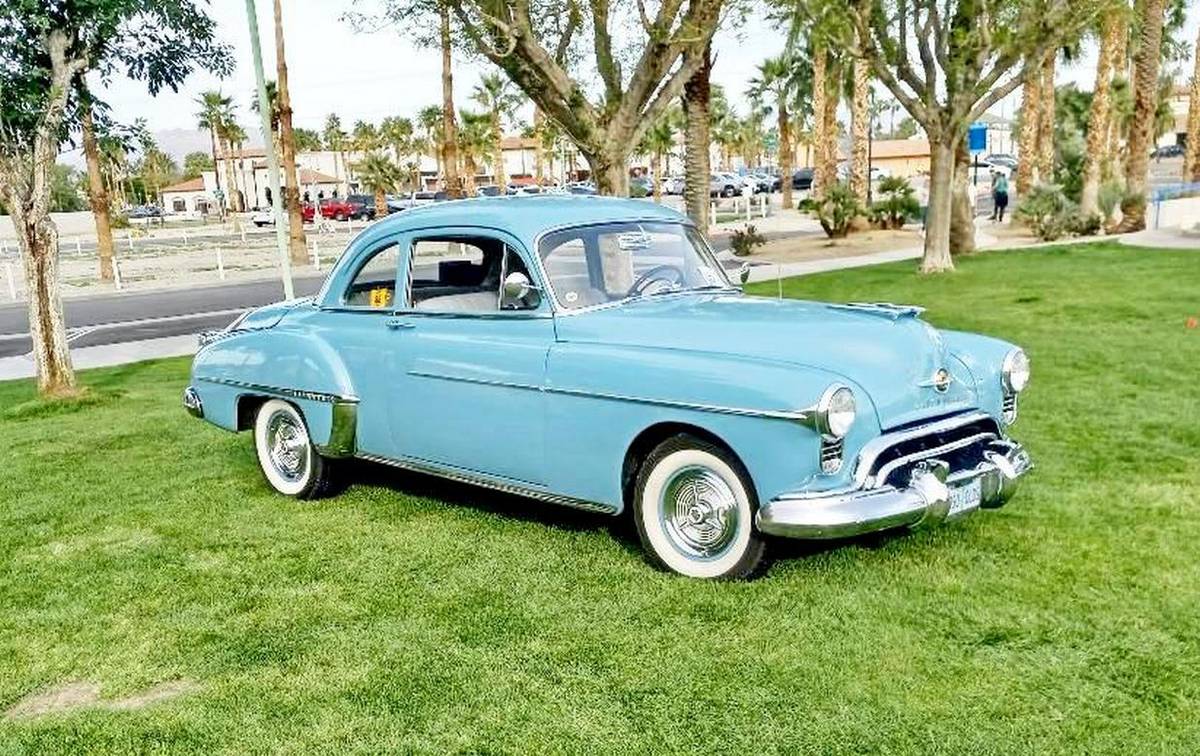 Oldsmobile-88-delxe-club-coupe-1950-blue-1