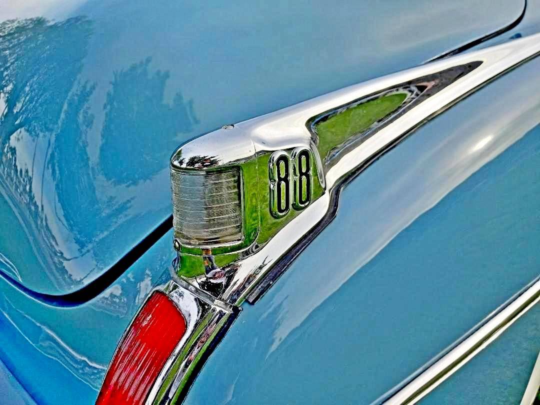 Oldsmobile-88-delxe-club-coupe-1950-blue-18