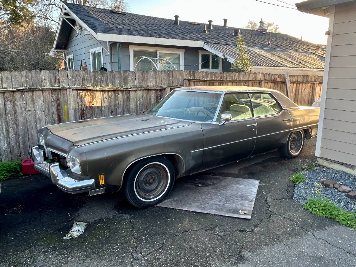 Oldsmobile-98-1973-brown-1