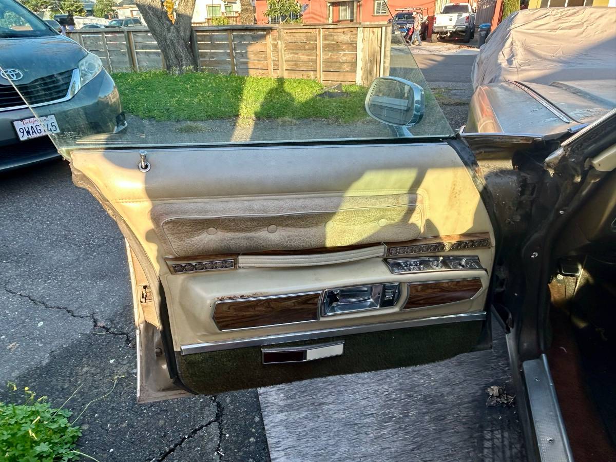 Oldsmobile-98-1973-brown-6