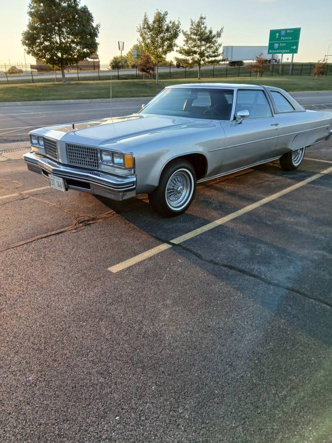 Oldsmobile-98-1976-7