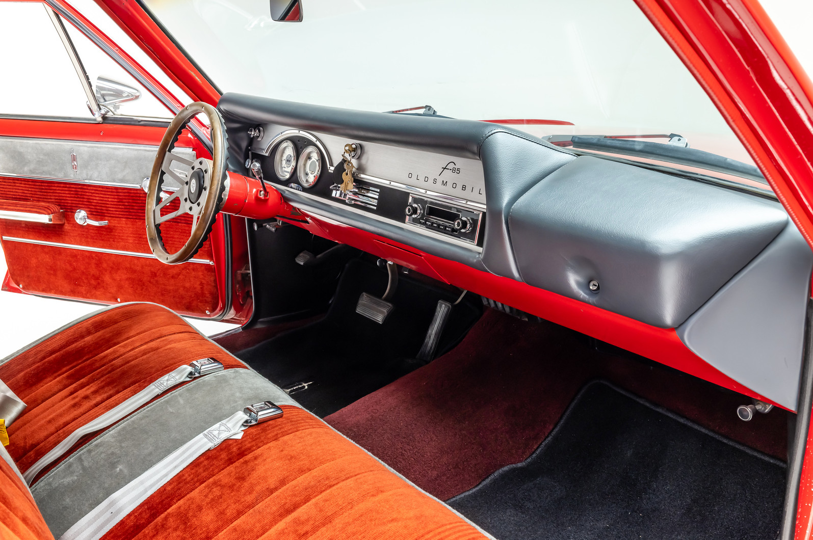Oldsmobile-Cutlass-1966-Sedan-12