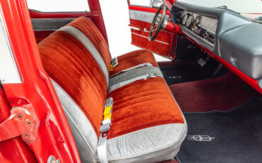 Oldsmobile-Cutlass-1966-Sedan-13