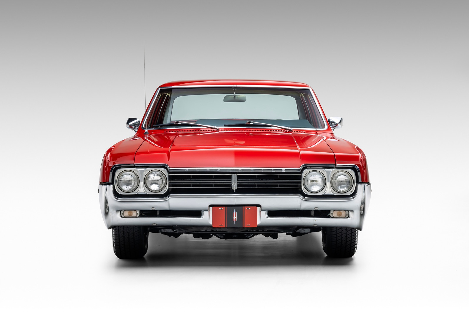 Oldsmobile-Cutlass-1966-Sedan-2