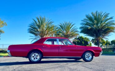 Oldsmobile-Cutlass-1966-Sedan-20