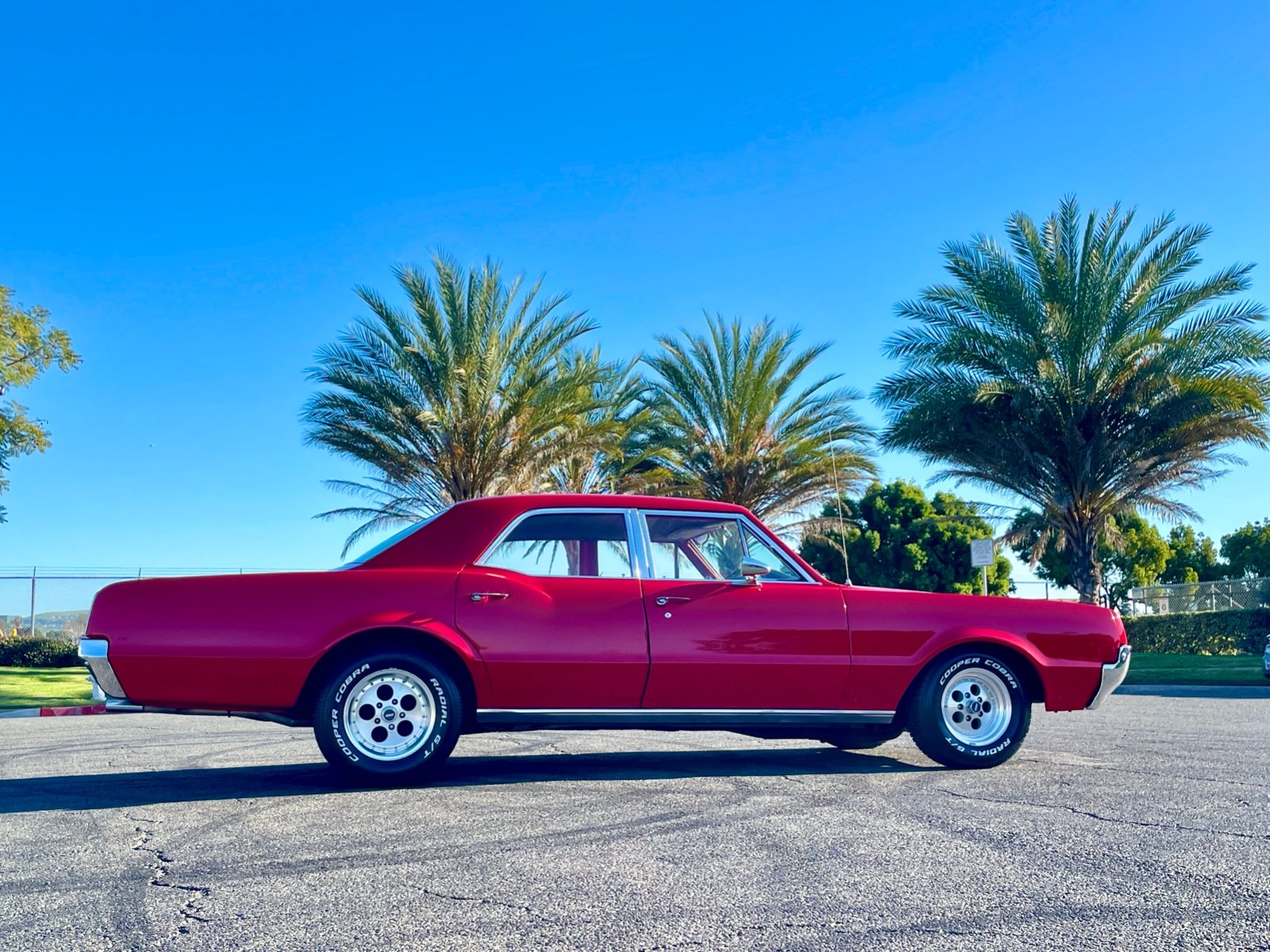 Oldsmobile-Cutlass-1966-Sedan-20