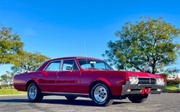 Oldsmobile-Cutlass-1966-Sedan-22