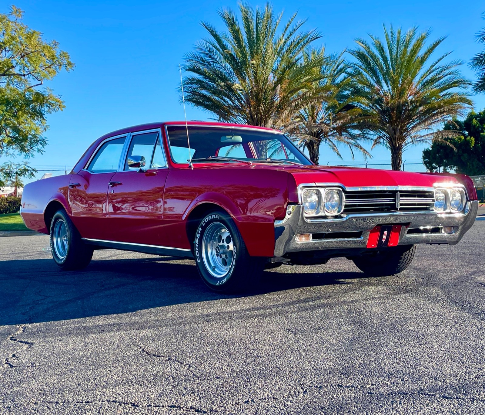Oldsmobile-Cutlass-1966-Sedan-23