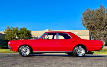 Oldsmobile-Cutlass-1966-Sedan-24