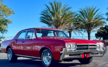Oldsmobile-Cutlass-1966-Sedan-25