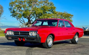 Oldsmobile-Cutlass-1966-Sedan-26