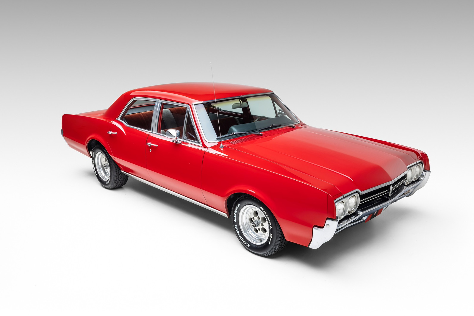 Oldsmobile-Cutlass-1966-Sedan-3