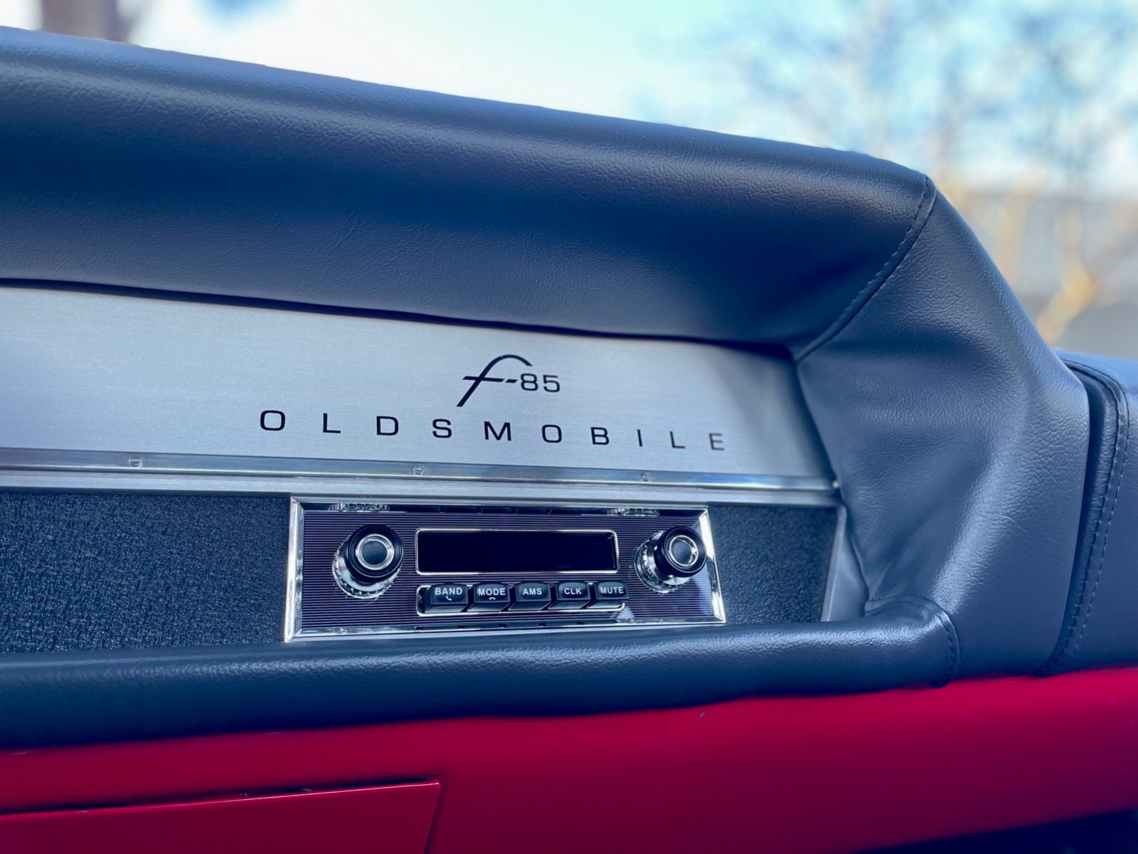 Oldsmobile-Cutlass-1966-Sedan-30