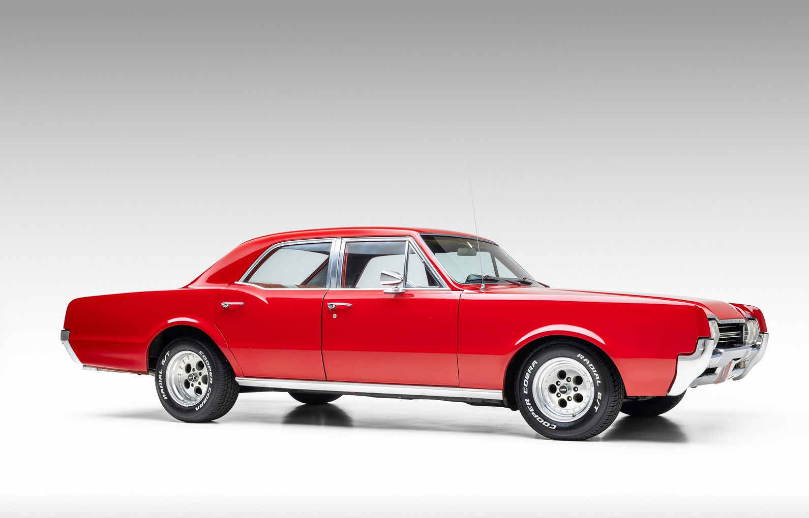 Oldsmobile-Cutlass-1966-Sedan-4