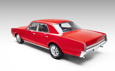 Oldsmobile-Cutlass-1966-Sedan-6