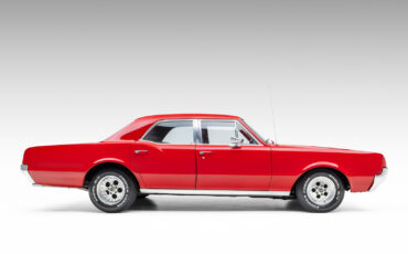 Oldsmobile-Cutlass-1966-Sedan-9