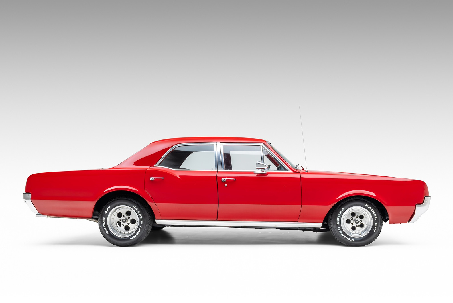 Oldsmobile-Cutlass-1966-Sedan-9