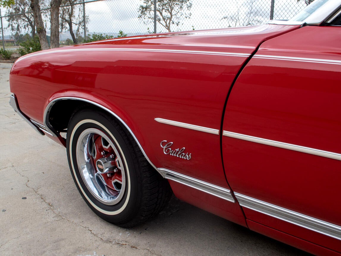 Oldsmobile-Cutlass-1971-Classic-Car-11