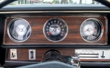 Oldsmobile-Cutlass-1971-Classic-Car-23