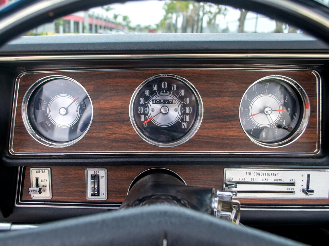 Oldsmobile-Cutlass-1971-Classic-Car-23