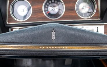 Oldsmobile-Cutlass-1971-Classic-Car-24