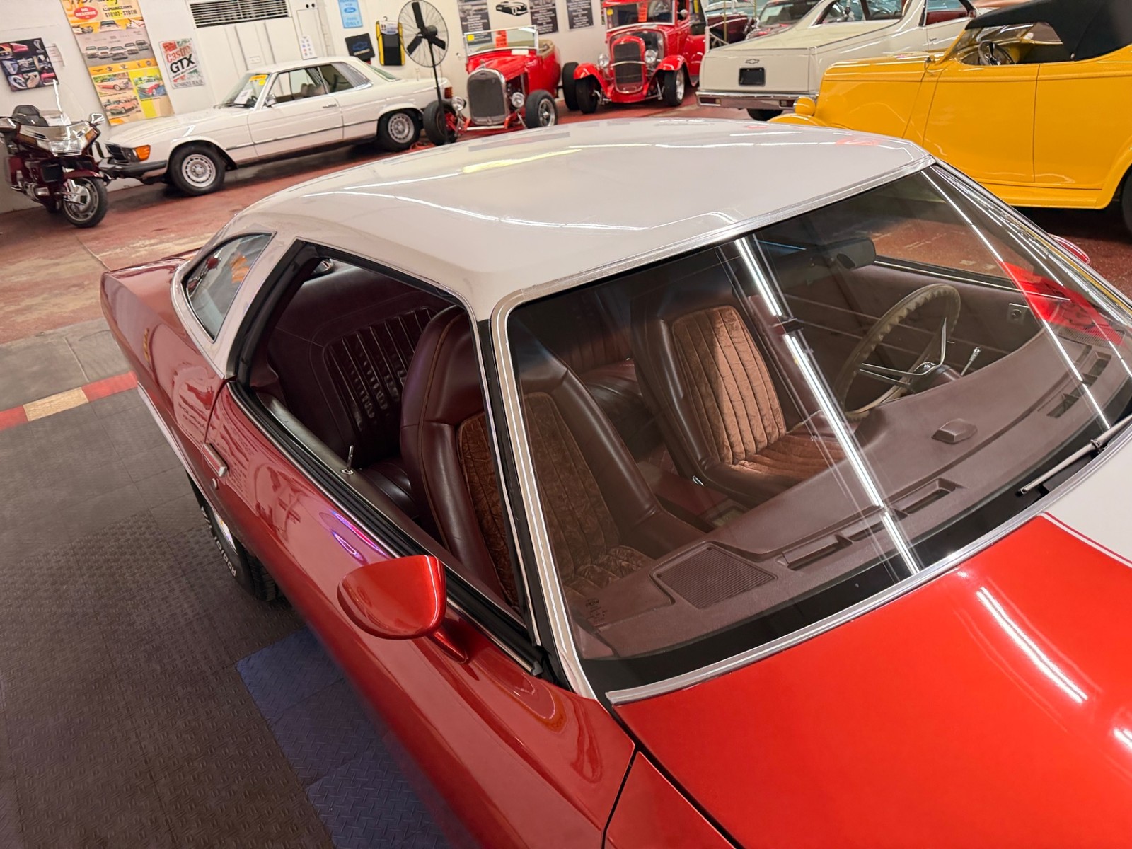 Oldsmobile-Cutlass-1973-2-Door-10