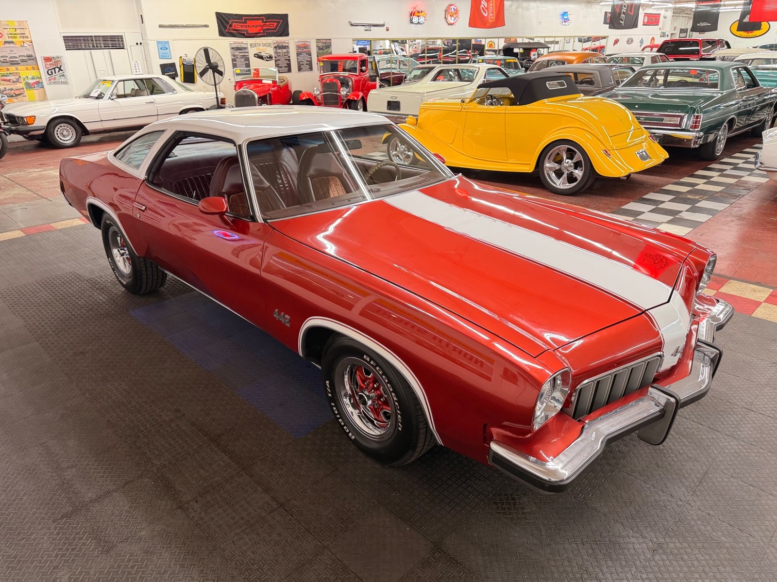 Oldsmobile-Cutlass-1973-2-Door-12