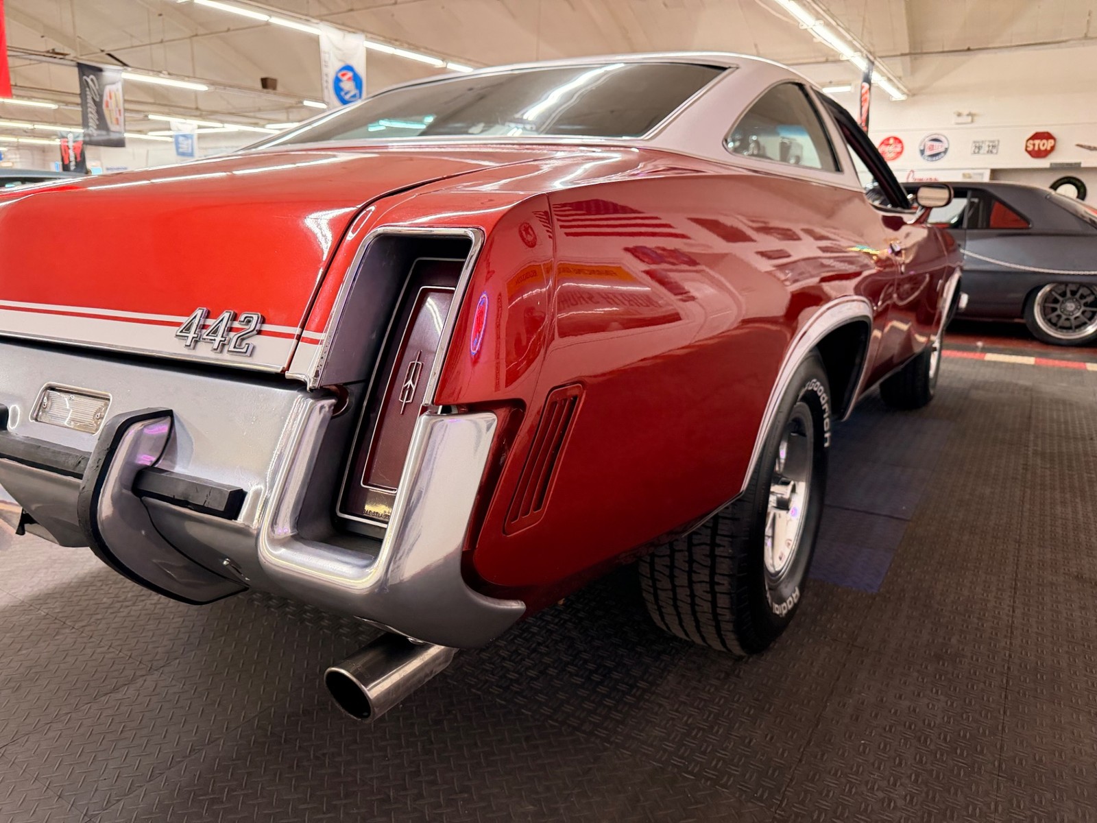 Oldsmobile-Cutlass-1973-2-Door-28