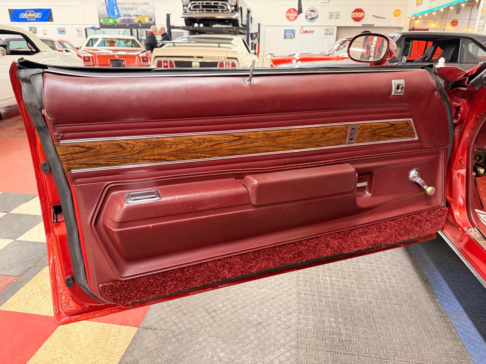 Oldsmobile-Cutlass-1973-2-Door-37