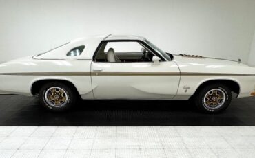 Oldsmobile-Cutlass-1973-Cameo-White-White-13