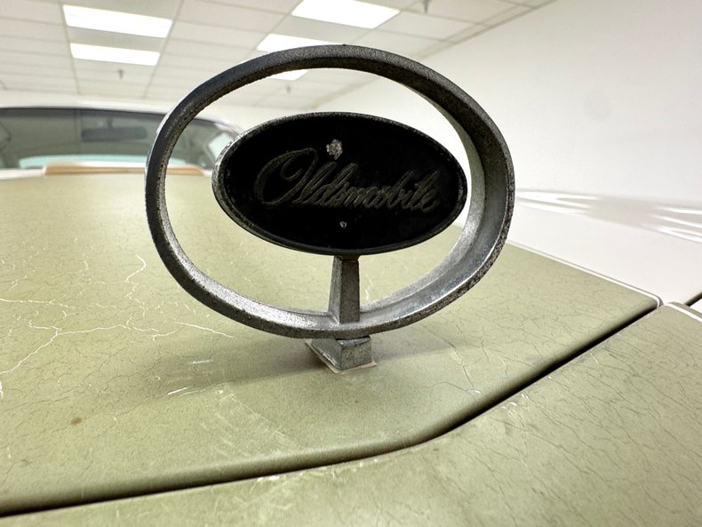 Oldsmobile-Cutlass-1973-Cameo-White-White-16