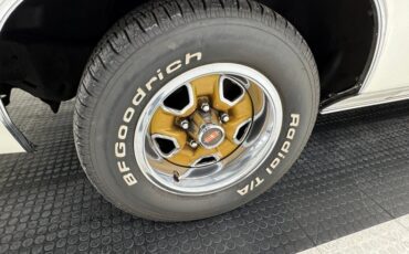 Oldsmobile-Cutlass-1973-Cameo-White-White-18