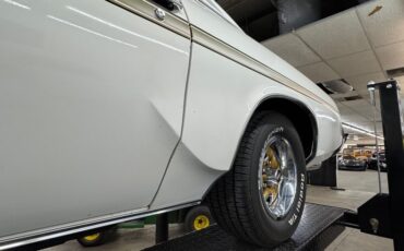 Oldsmobile-Cutlass-1973-Cameo-White-White-2