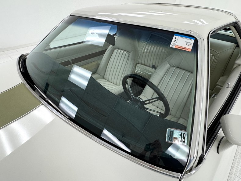 Oldsmobile-Cutlass-1973-Cameo-White-White-21