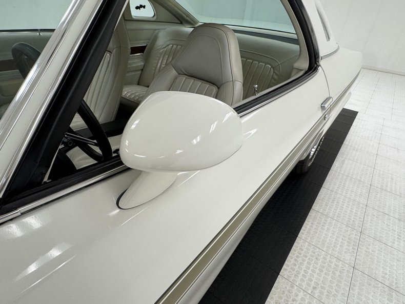 Oldsmobile-Cutlass-1973-Cameo-White-White-24