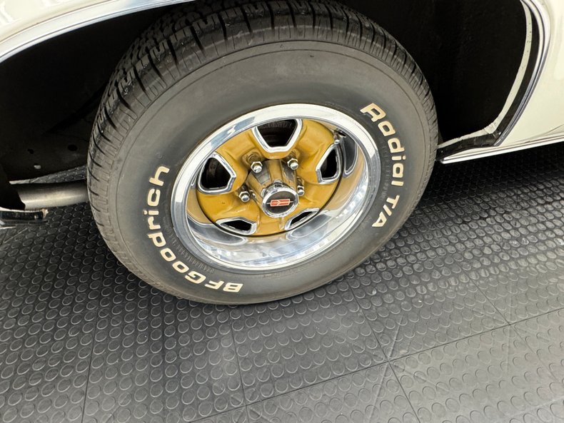 Oldsmobile-Cutlass-1973-Cameo-White-White-29